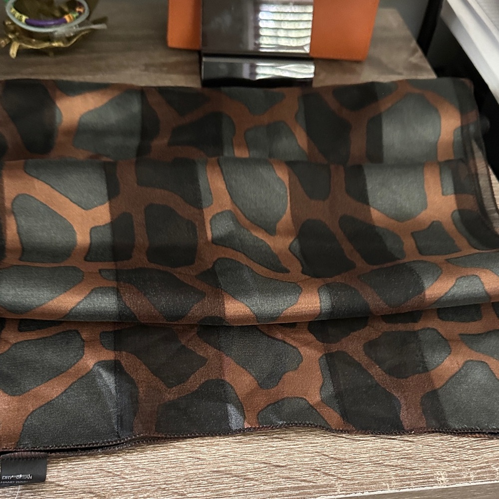 Elegant Brown and Black Scarf - Picture 3 of 3